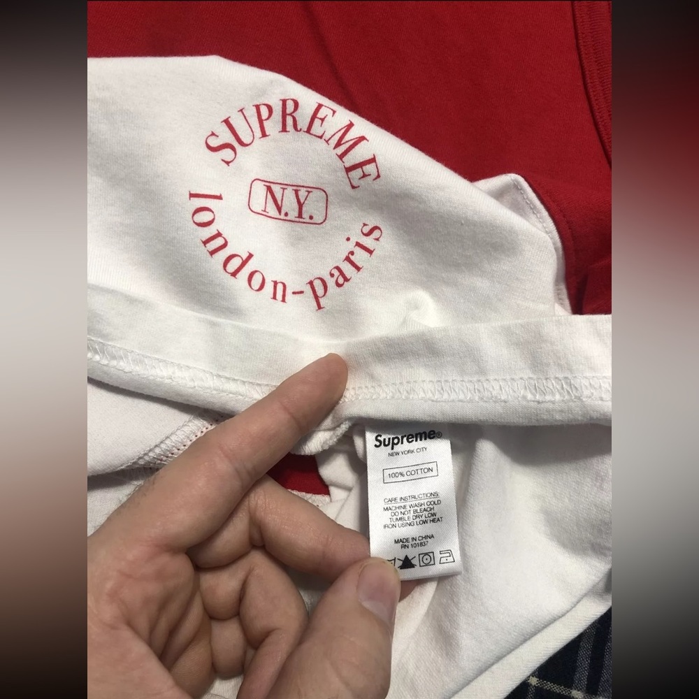 Supreme - Picture 6 of 6